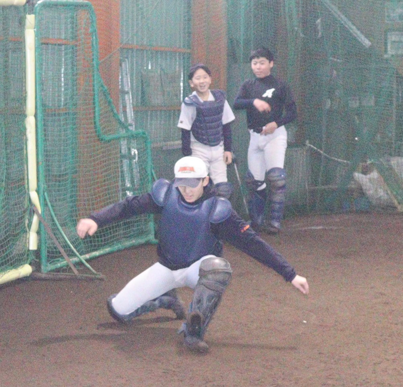 トレーニング励む捕手（石狩中央リトルシニア）