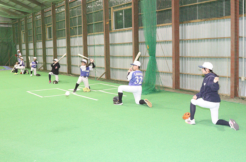 バッティング練習する日高ナイン