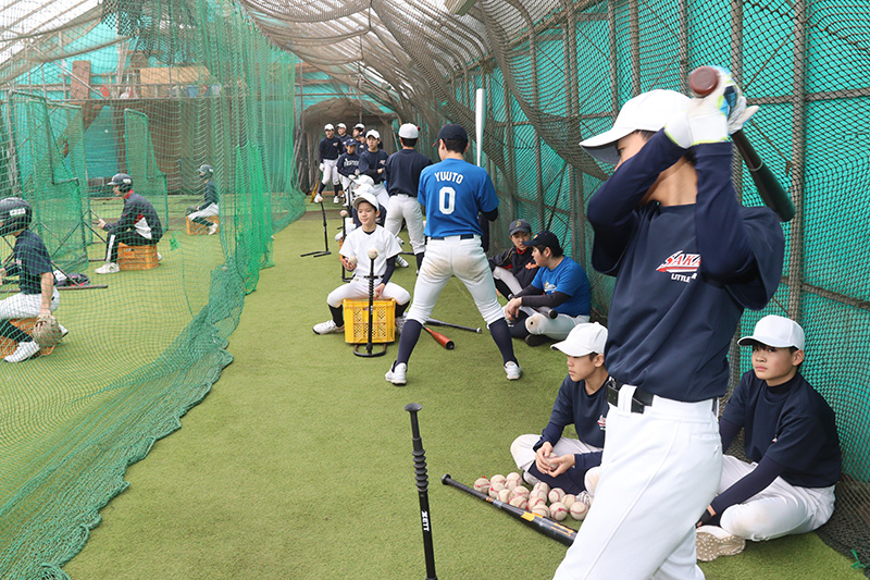 バッティング練習に励む札幌栄ナイン
