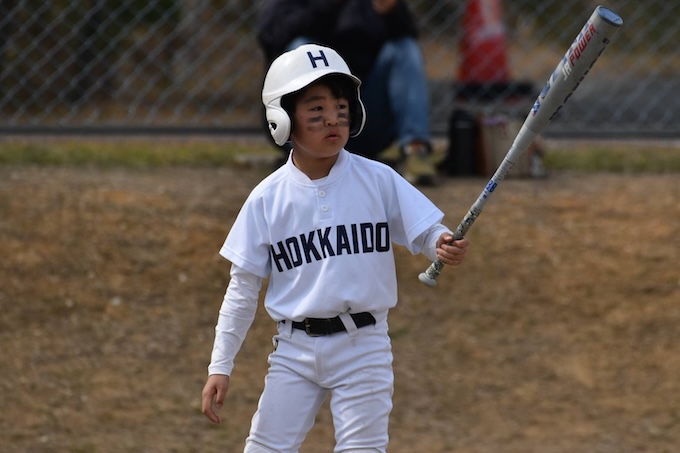 ヒットを放つ植村選手