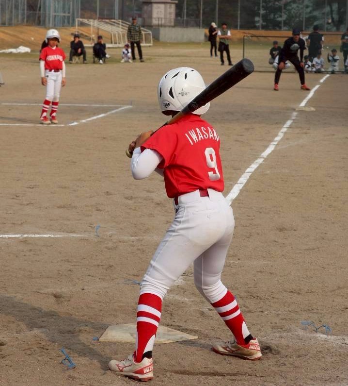 五回に本塁打を放った岩崎選手
