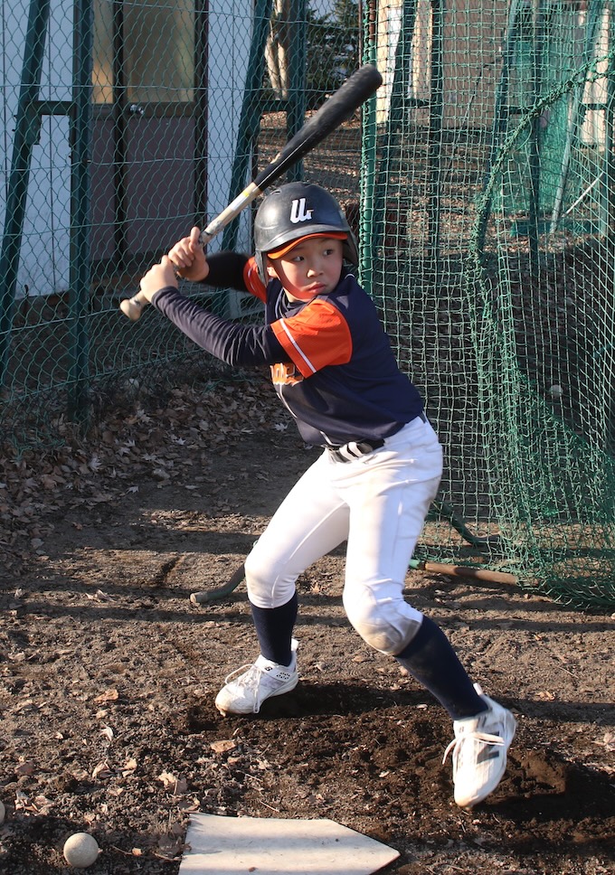 力強いスイングを見せる柏ホエールズナイン