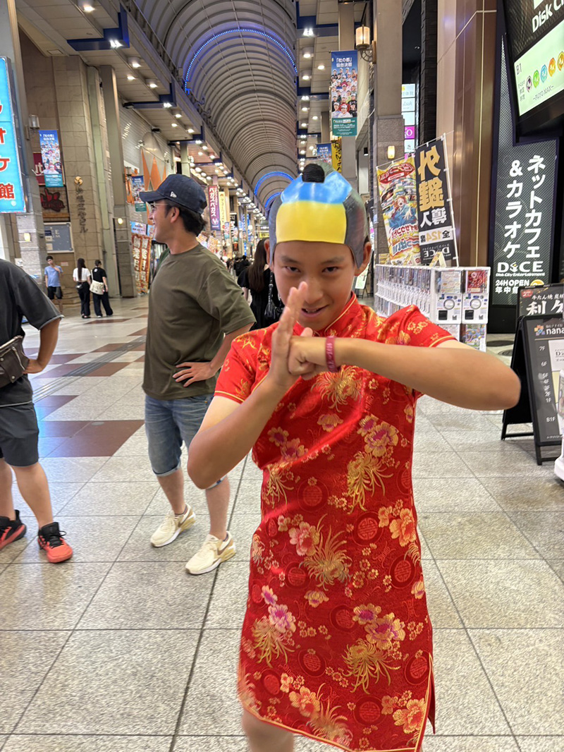 北海道大会レセプションで披露したチャイナ平野=(写真・チーム提供)