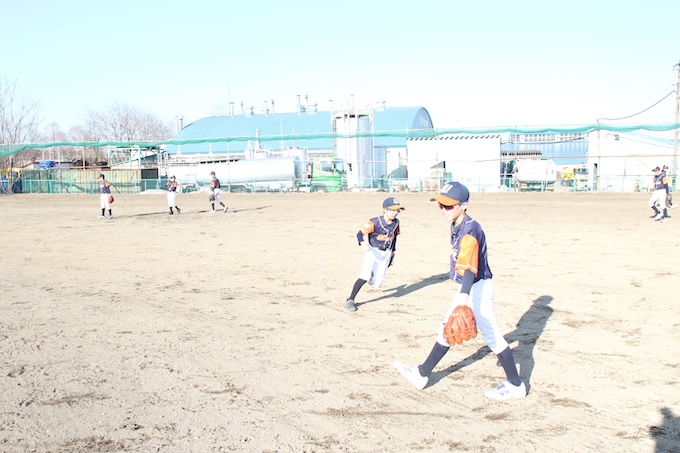 守備練習の様子