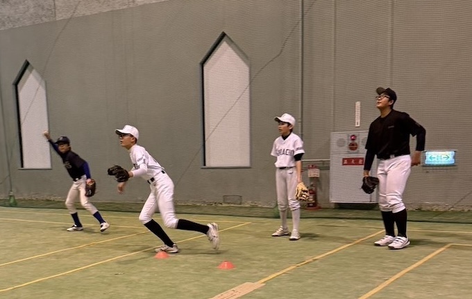 守備練習を行う空知ファイヤーズ中等部ナイン