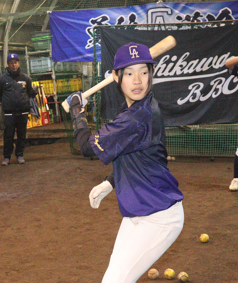 打撃練習する伊藤選手（旭川BBC）