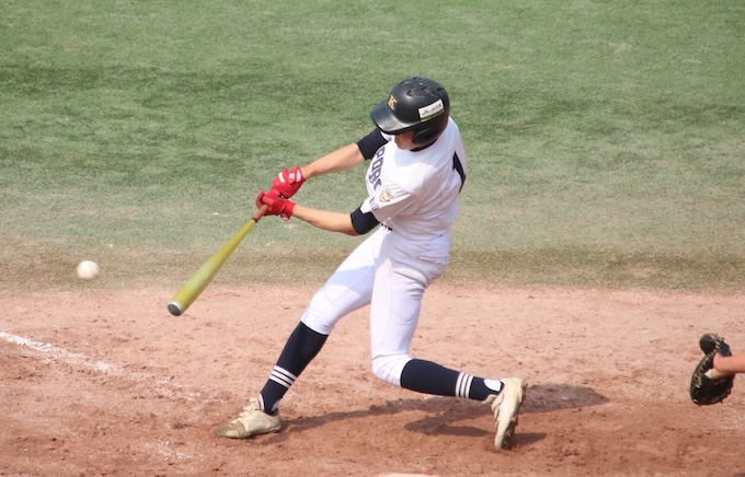 決勝打を放った笠井選手（札幌北）
