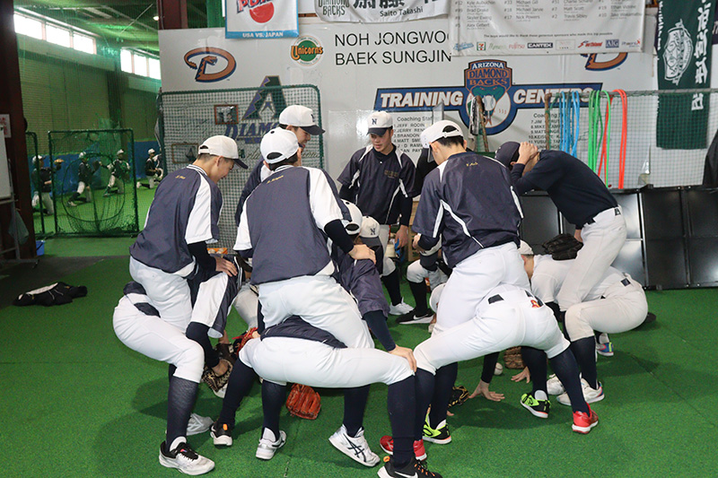 股割トレーニングを行う旭川西ナイン