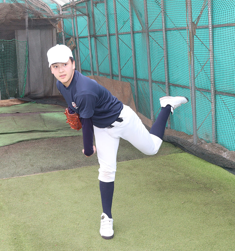 貴重な左腕から力のあるボールを投げ込む神保投手（札幌栄）