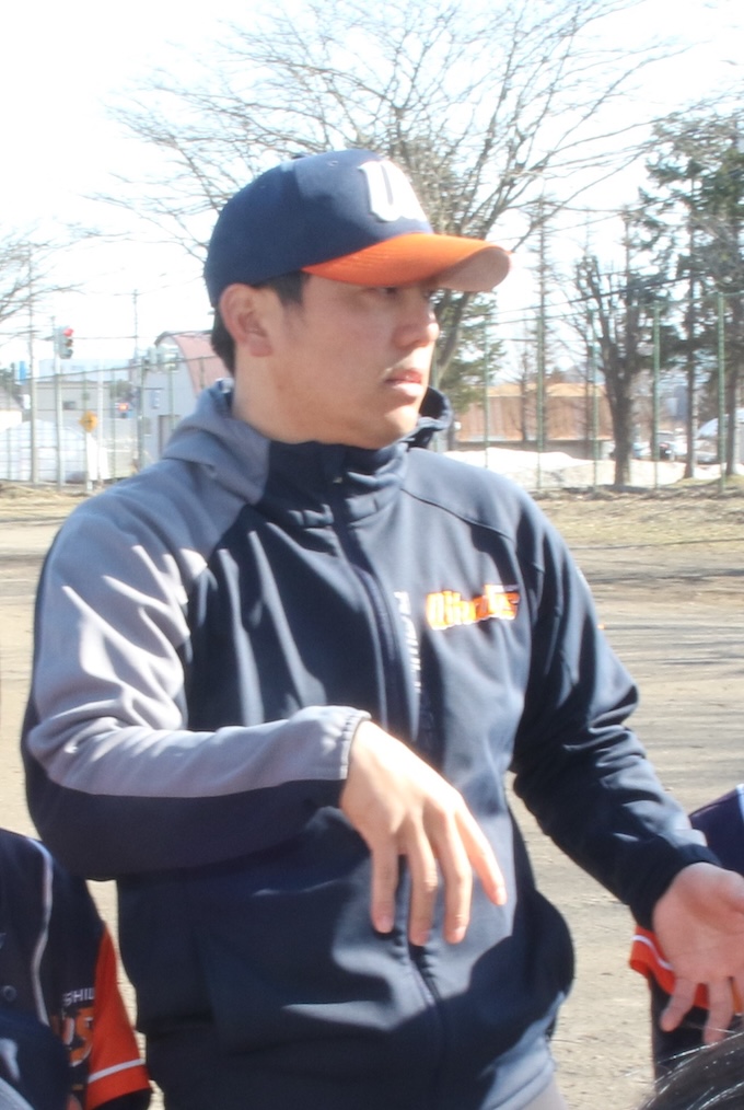 選手に指示を出す高田監督