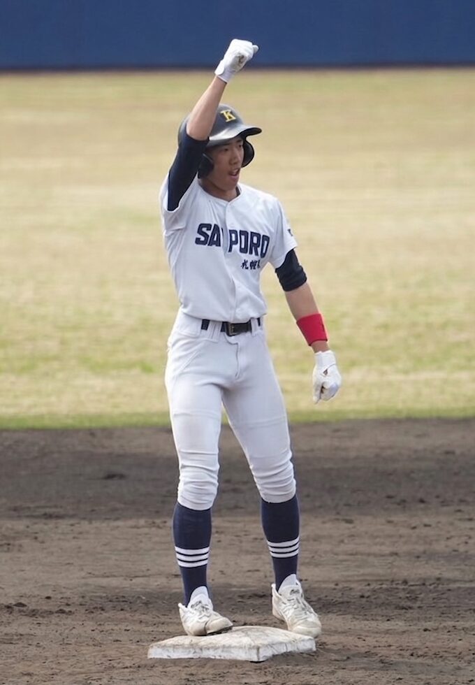 先制機も演出し、2安打の活躍を見せた部田選手(札幌北)