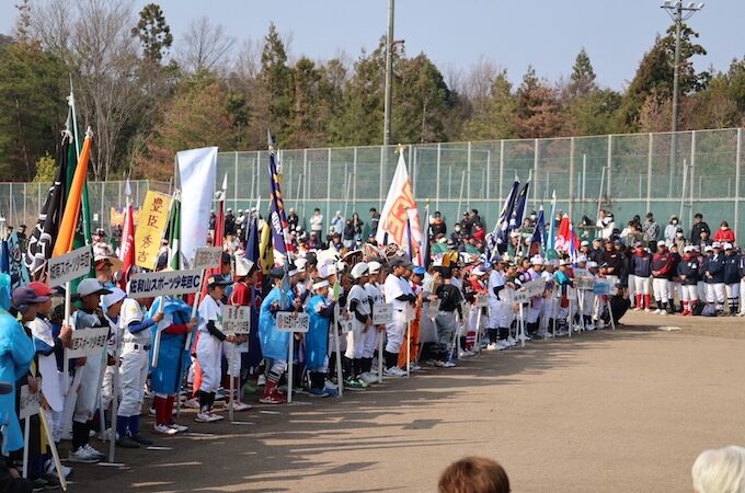 西日本のちびっ子球児が集結　多賀グリーンカップ開幕、どさん子も元気に挑戦！ 