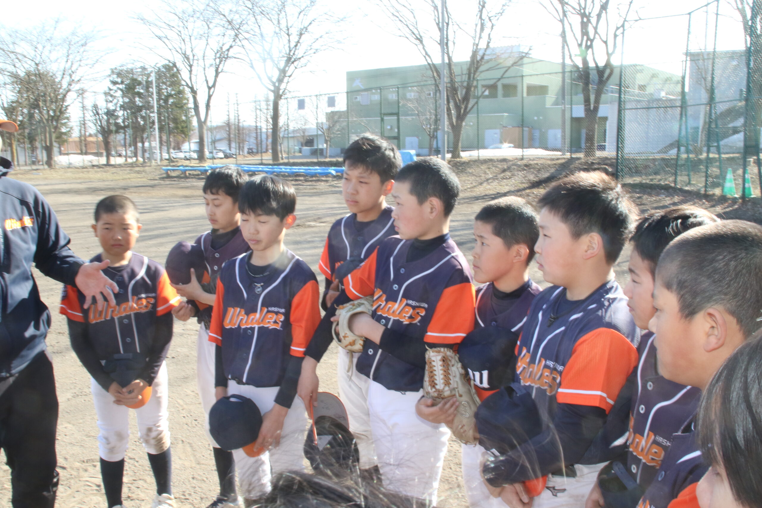 高田監督の話に耳を傾ける選手たち