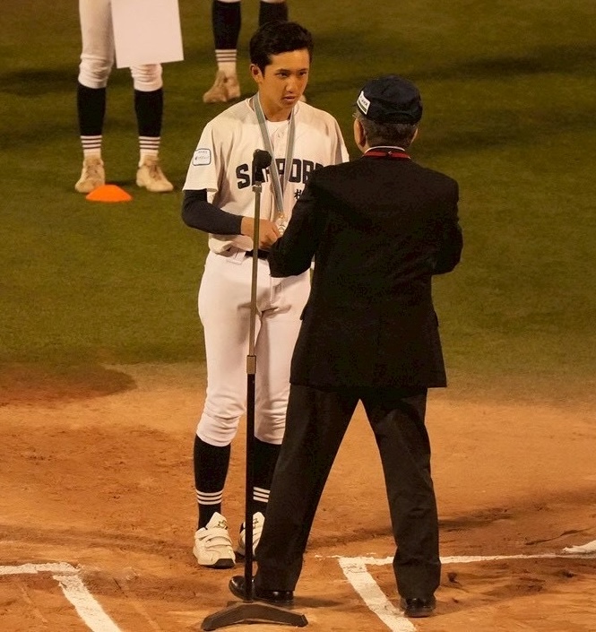 ベストナインに選ばれた外野手・荒岡選手