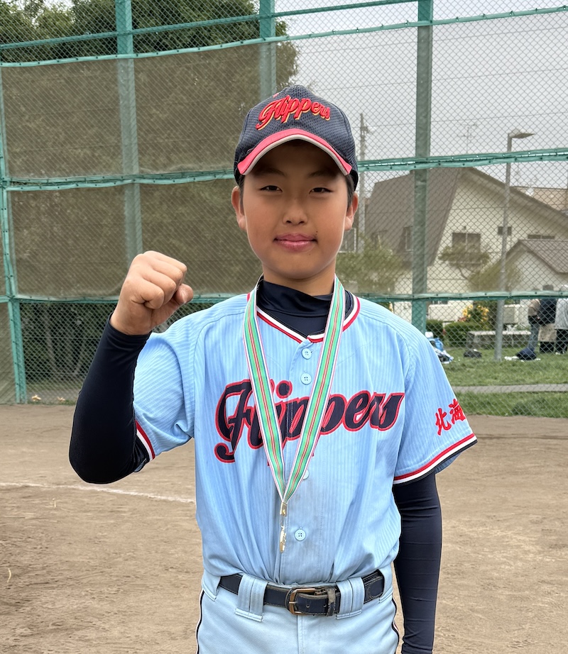 打線の軸を担う四番の佐藤(東16丁目フリッパーズ)