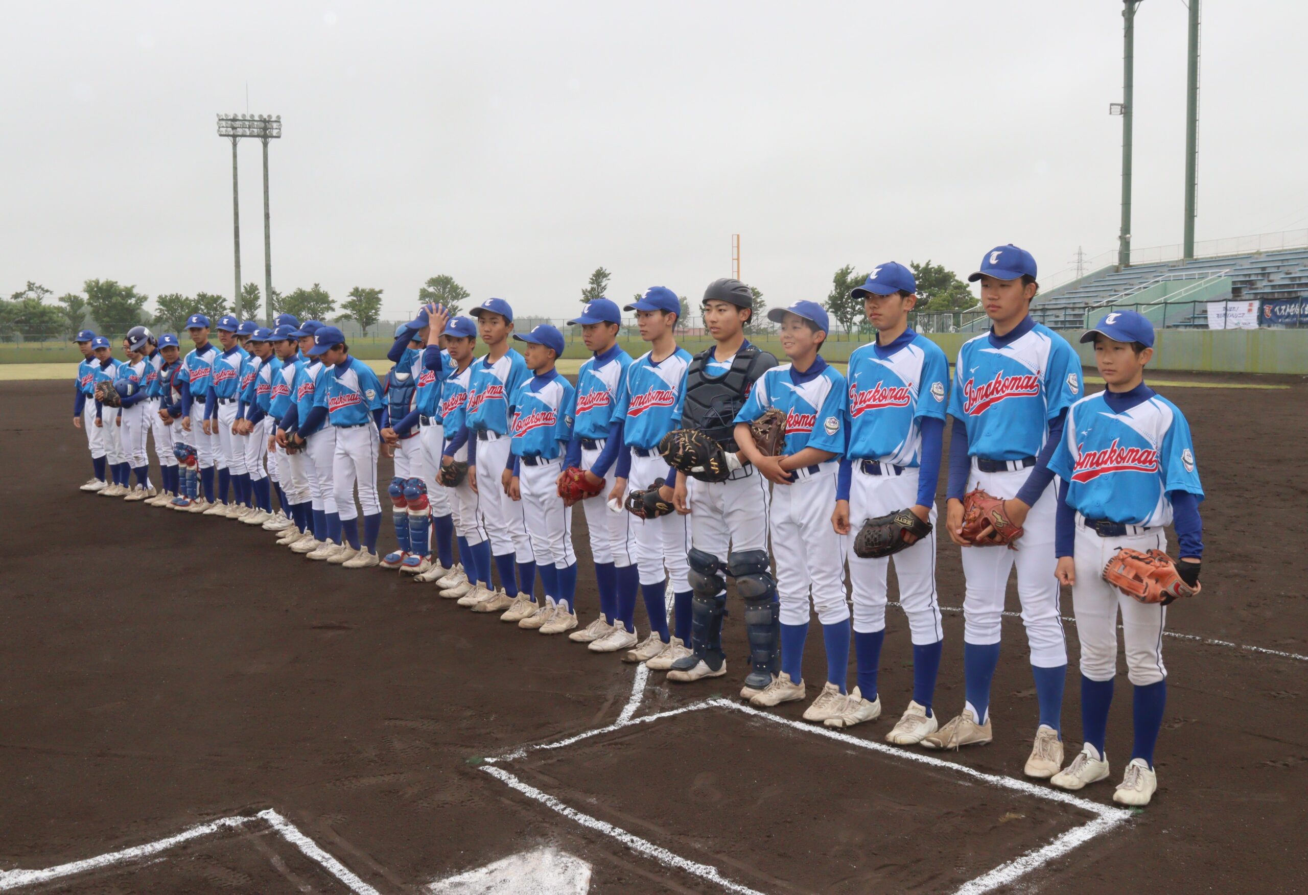 初戦に挑んだ苫小牧ナイン