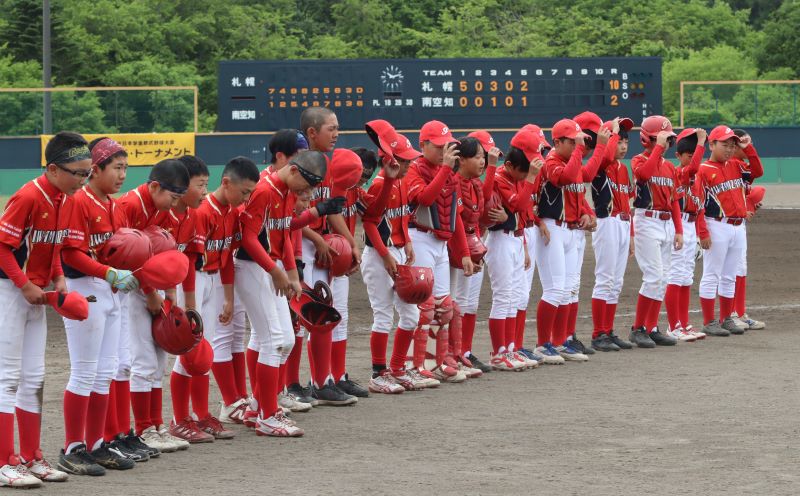 悔しさで唇をかみしめる岩見沢学童野球クラブ
