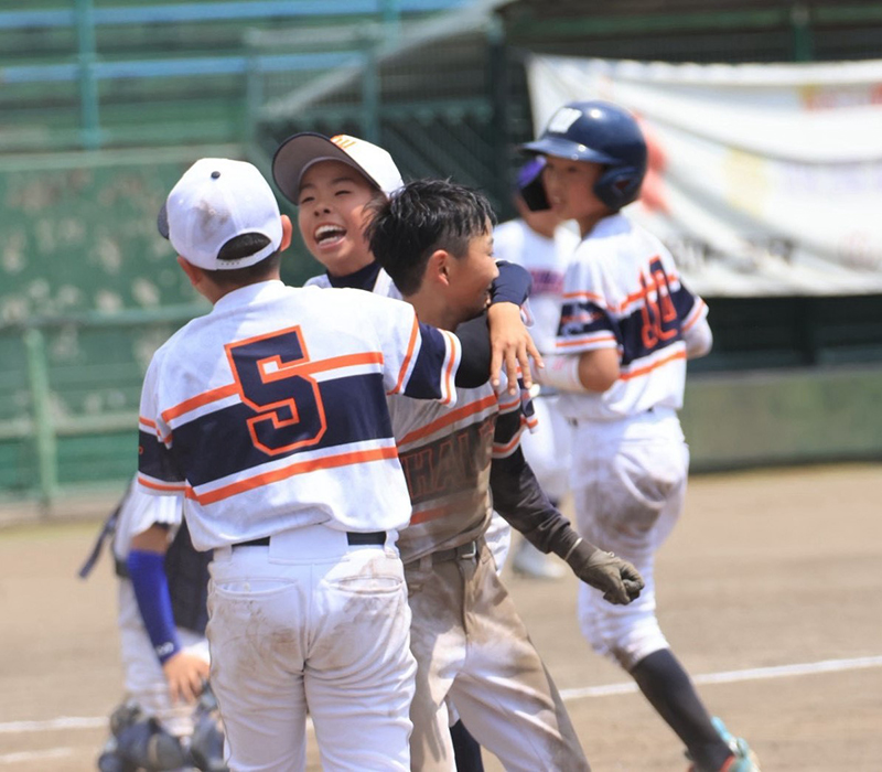サヨナラ勝ちに歓喜する柏ホエールズナイン