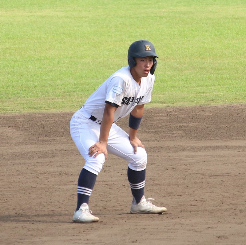 ライトオーバーのエンタイトル二塁打を放った近藤（札幌北）