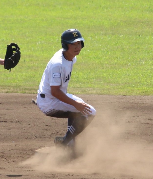 代打・藤田がレフト前、内ゴロで二進。