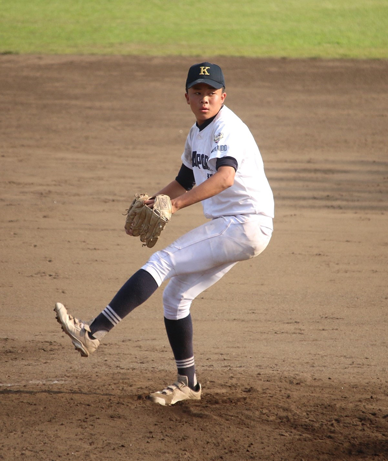 最終回の七回を抑えた笠井投手（札幌北）