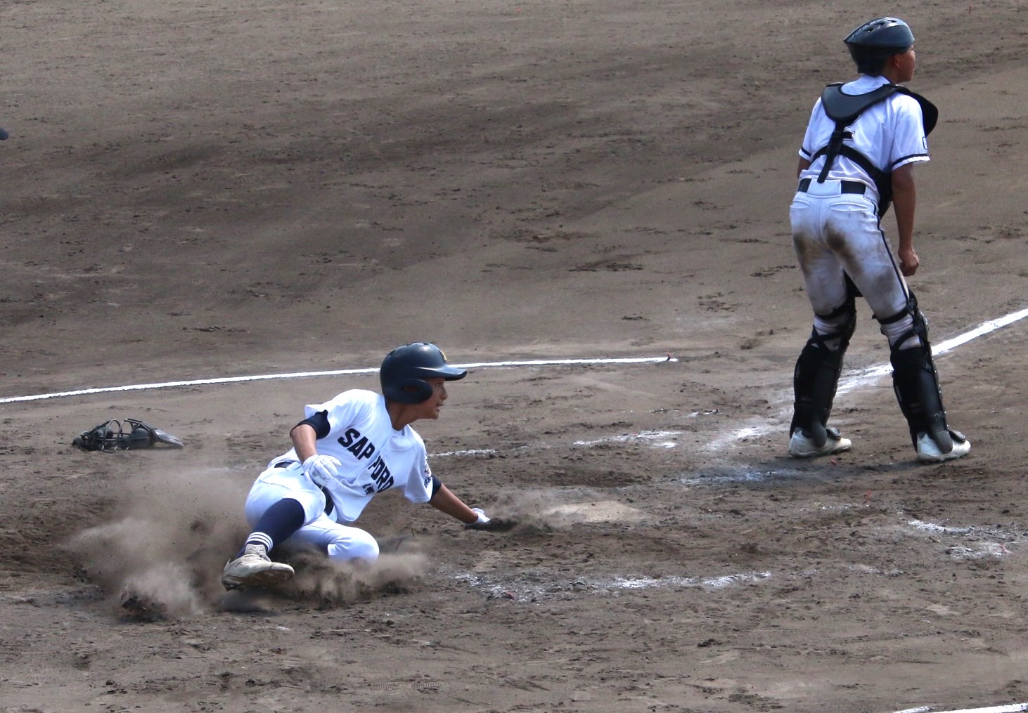 決勝点となる得点を踏む池谷（札幌北）