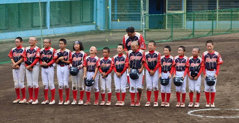 準決勝終了後、応援席に挨拶する星置レッドソックス