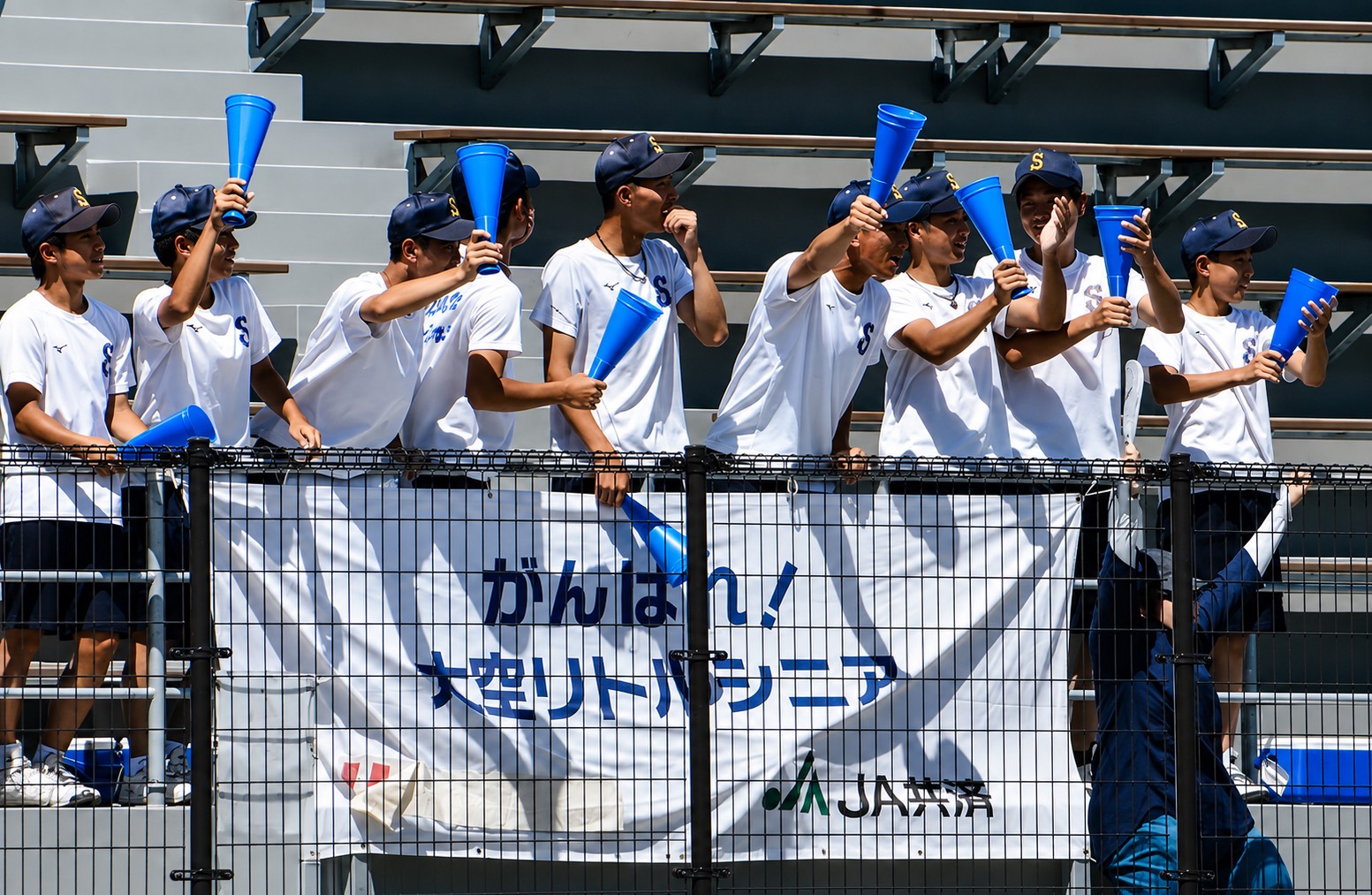 準決勝に続き、決勝にも応援に駆けつけた新発田リトルシニアナイン