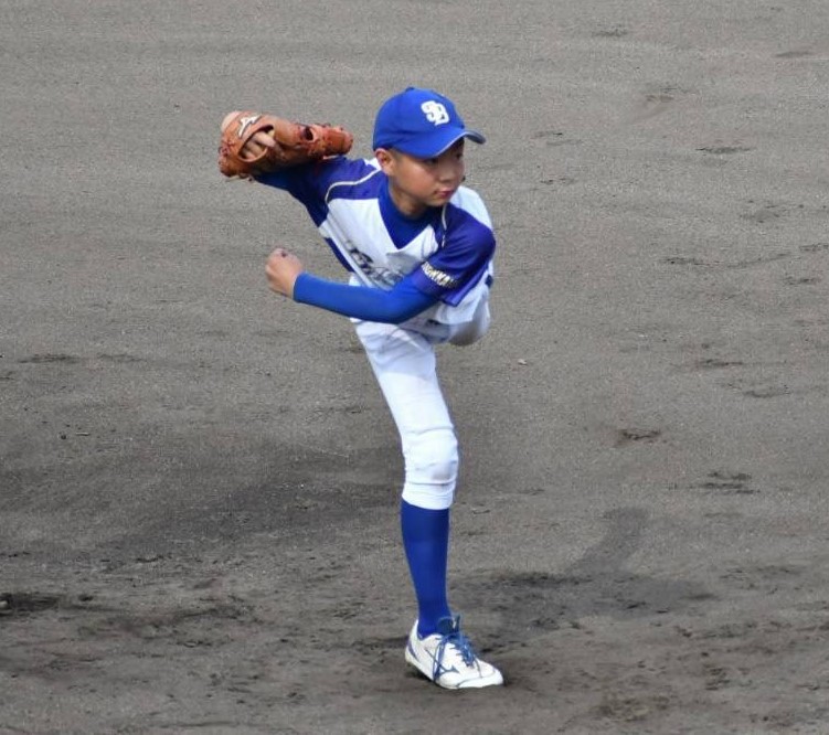 先発のマウンド任された伊勢谷投手(昭和ブルーホークス)