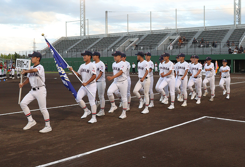 初優勝に輝いた東京城南ボーイズ（写真・開会式より）