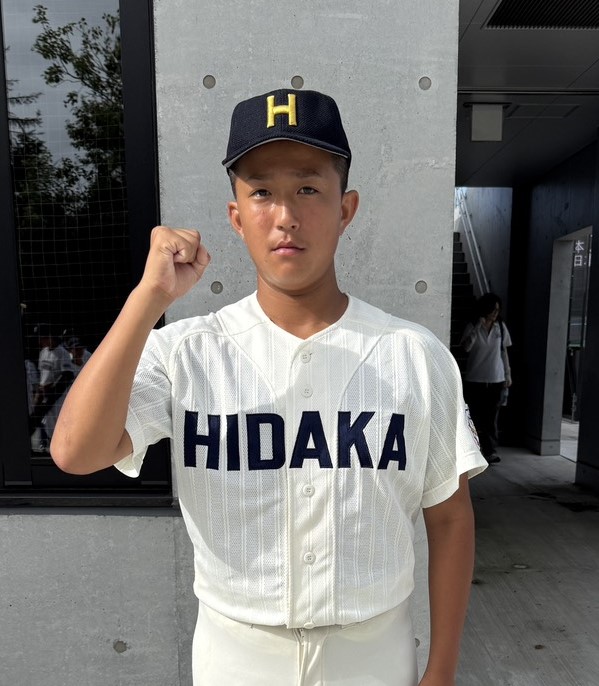 選手宣誓の大役を担った白石主将（日高リトルシニア）