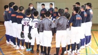 “流しのブルペン捕手”安倍さん　新冠で野球教室 