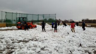 雪割りに総勢４０名が汗！ 