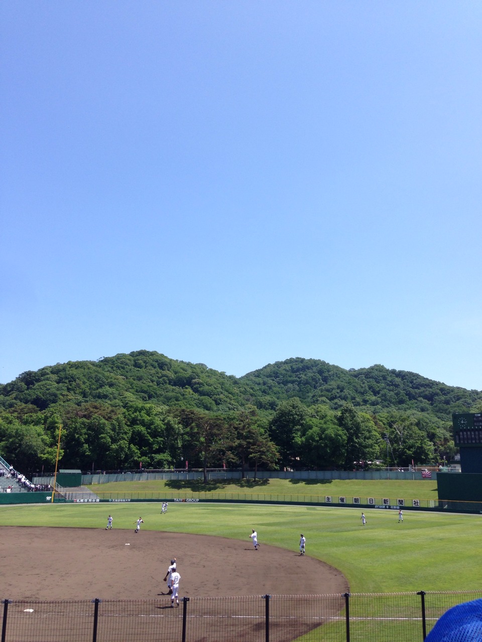 円山球場(青空の下)