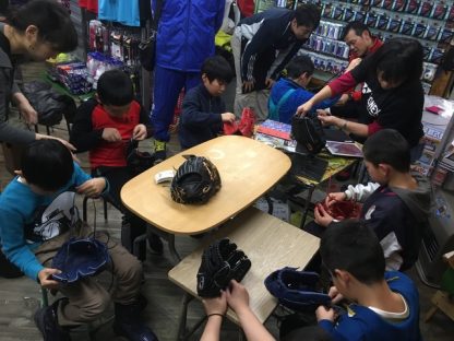 ＜自由研究企画＞グラブづくりイベント 
