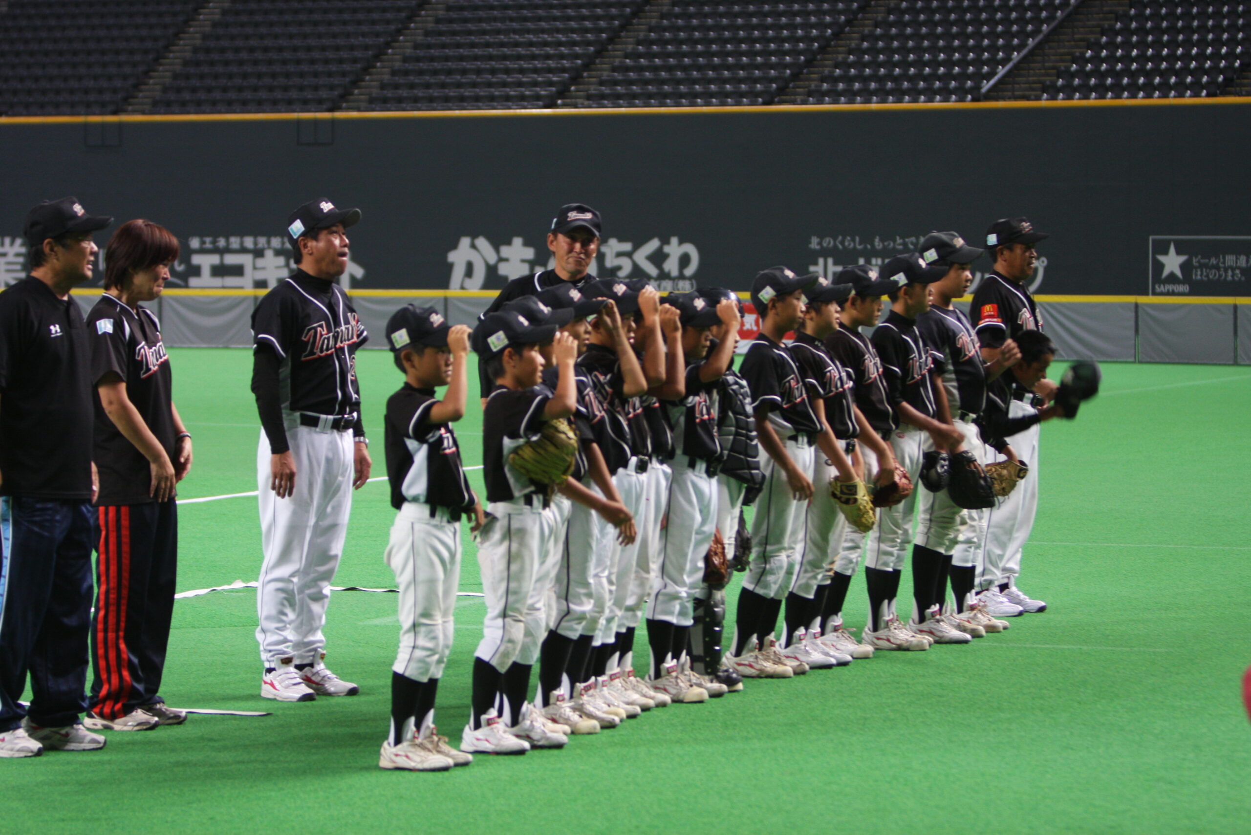 優勝報告するJCB玉城