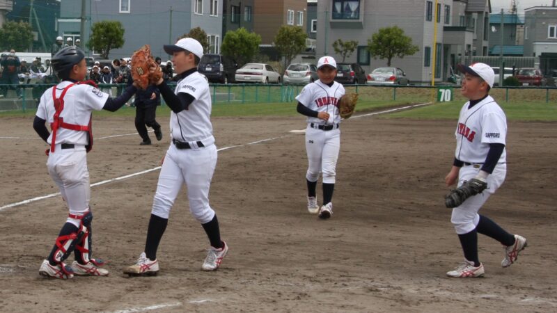 守り勝ち初V石山アトムズ　準V札苗スターズ 