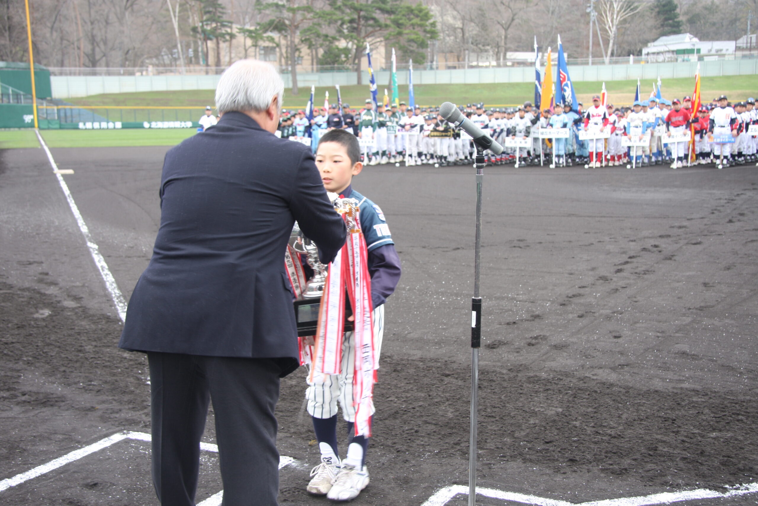 準優勝カップ返還