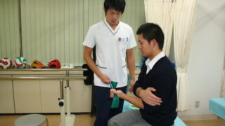 けがで中断も打撃を磨く東海大四高の内藤君 