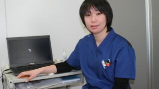 羊ケ丘病院野球部の紅一点、井村さん 