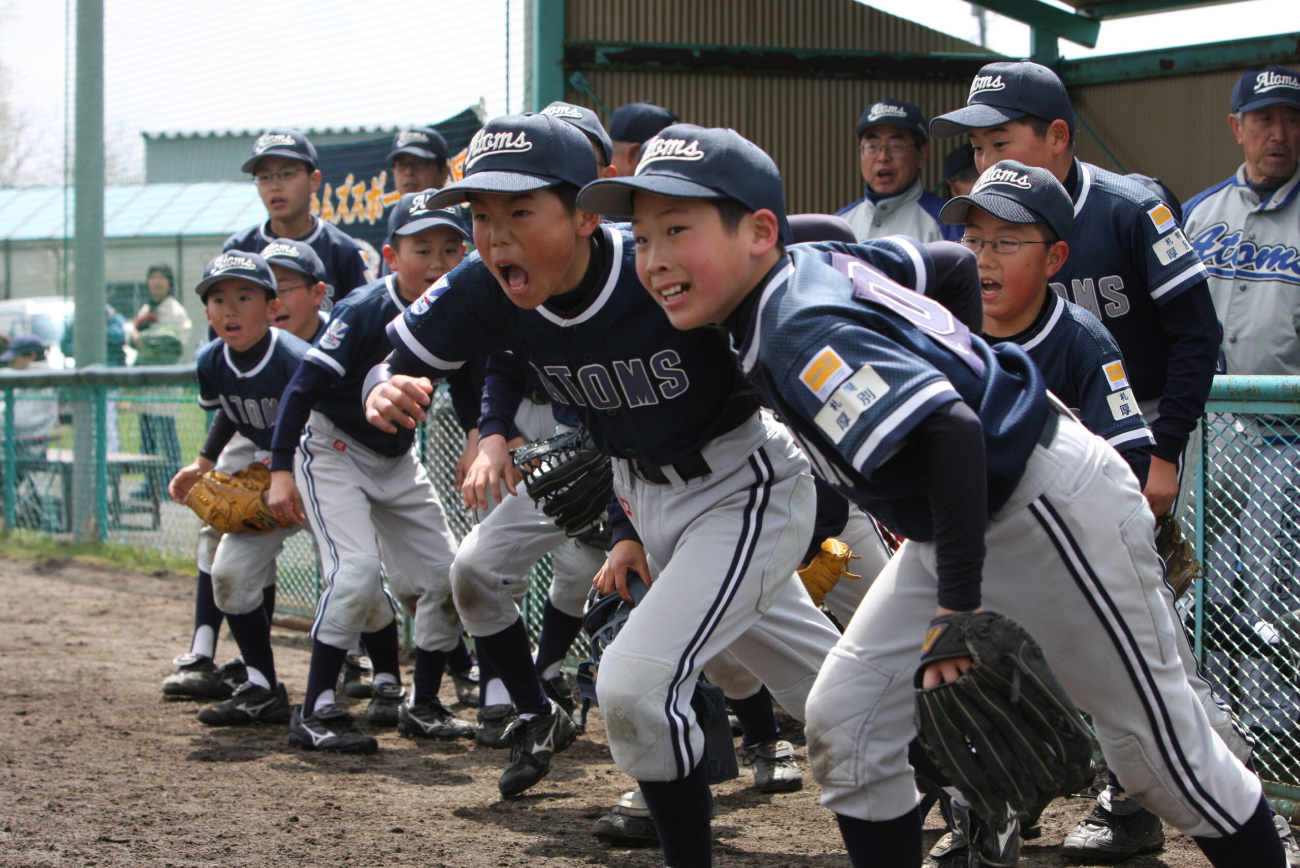 整列前の厚別アトムズの選手たち