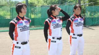 女子プロ3人がシニアリーガーに野球教室！ 