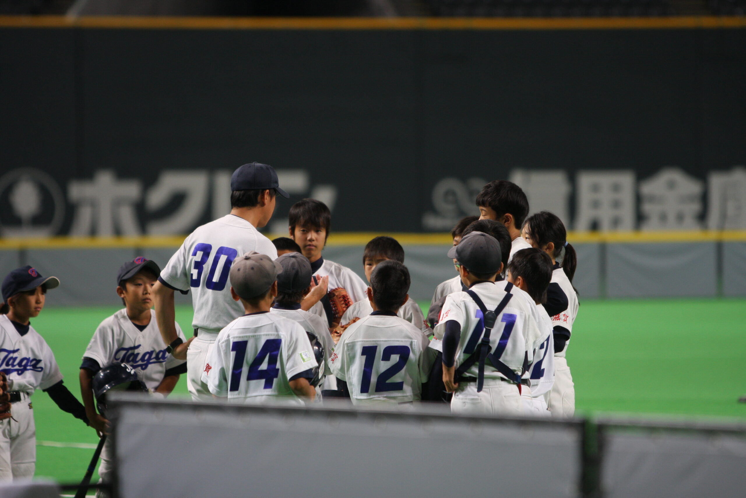 多賀少年野球ベンチ前