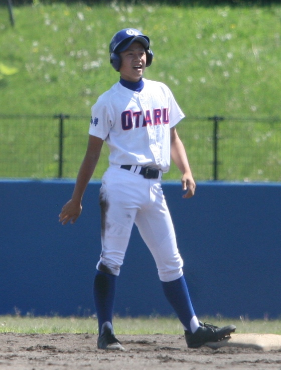 決勝の適時二塁打を放った柴田選手(小樽)
