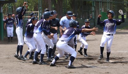 北野中、逆転サヨナラ勝ち！土壇場で満塁弾 