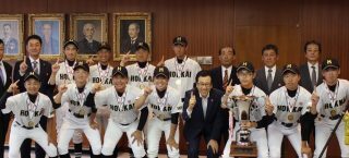 北海ベアーズ、日本一を札幌市長に報告 
