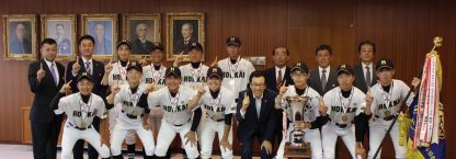北海ベアーズ、日本一を札幌市長に報告 