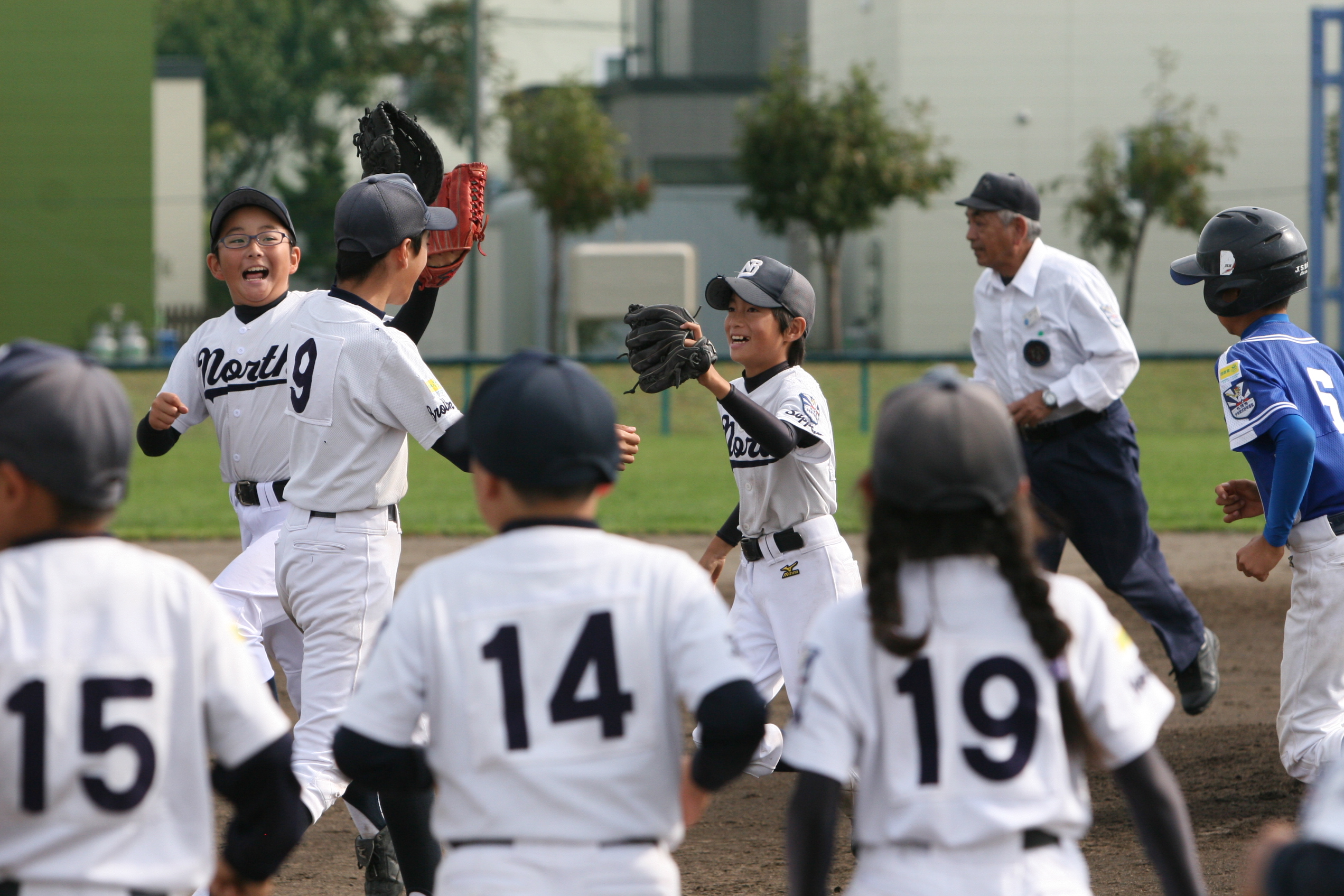 優勝を決めたノースブラザーズの選手たち