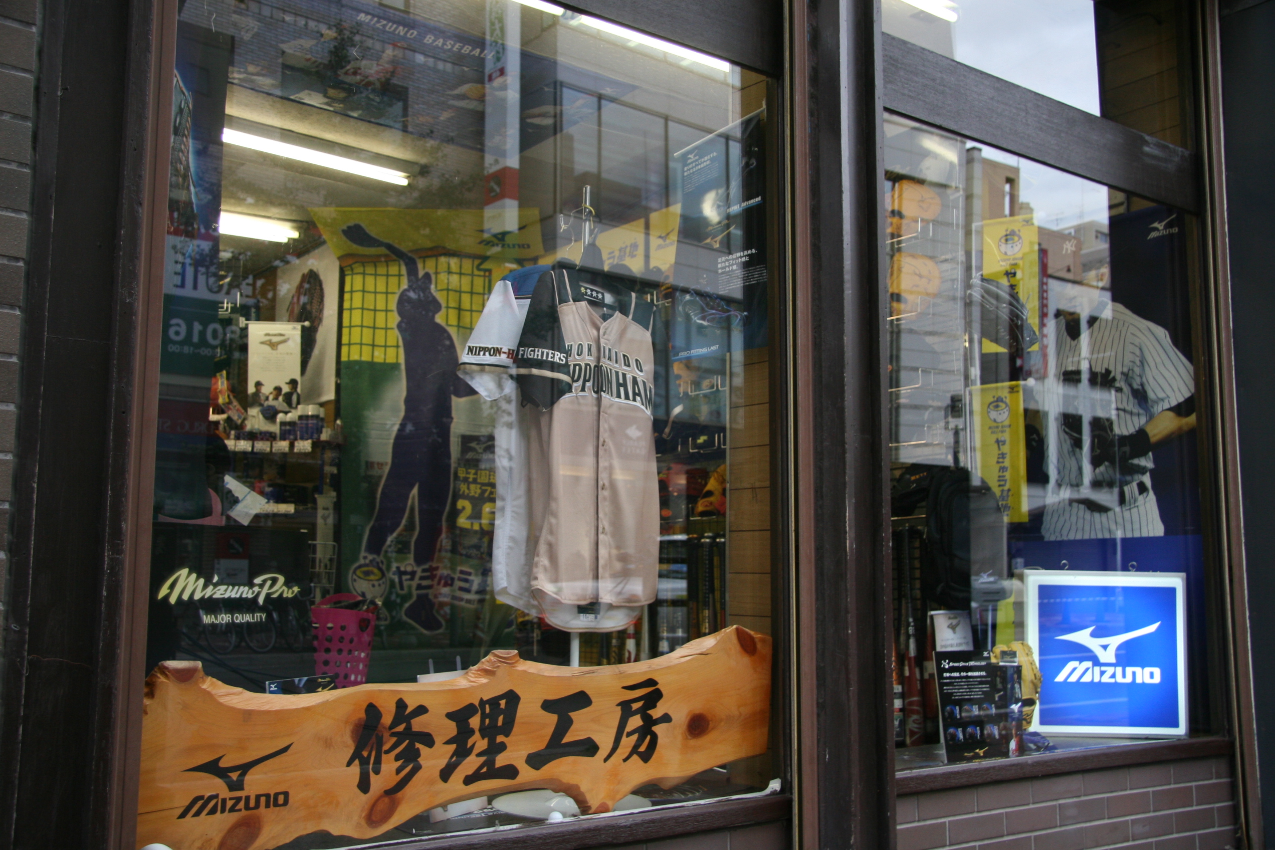 路面から観たお店