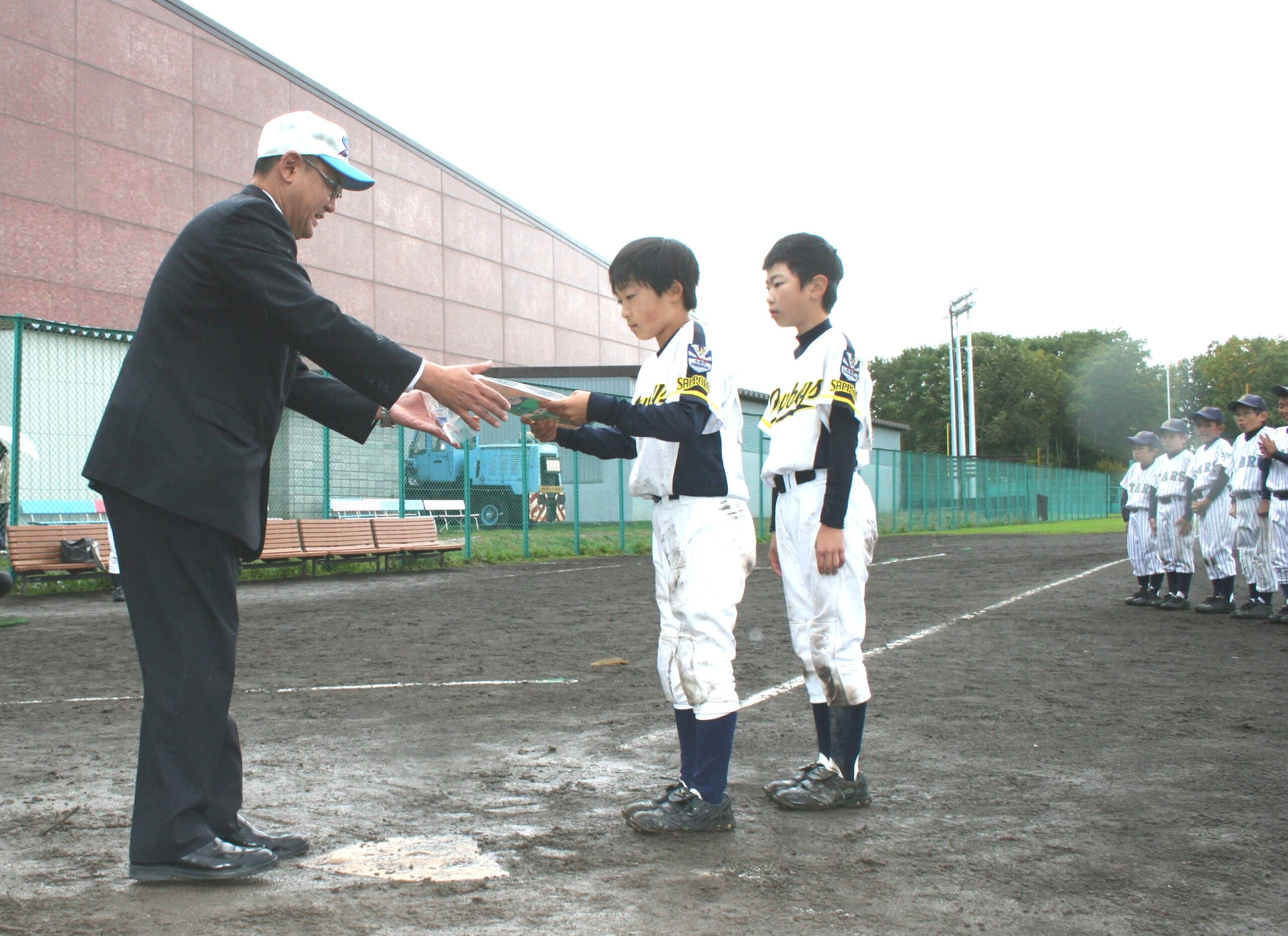 準優勝表彰を受ける平岡